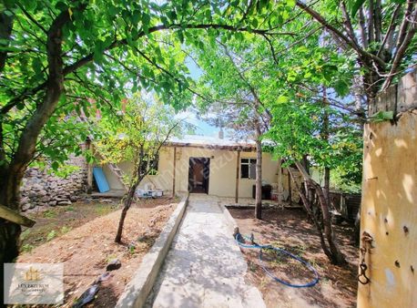 Lüx Erzurum'dan Çat Yolunda Satılık 250m2 Bahçeli Müstakil Ev