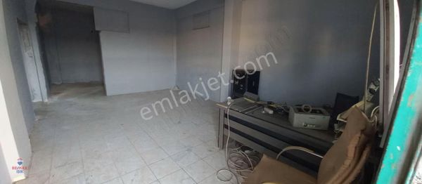 Ferhatpaşa'da Zemine Basar Önüne Araç Yanaşır Düz Giriş