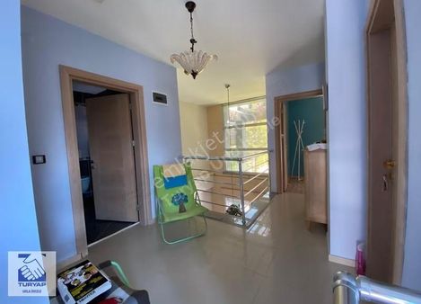 Alaçatı Göbene'de Havuzlu Site İçinde Yıllık Kiralık Villa