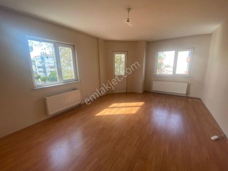 "demirol'dan" 100.yıl Uğur Mumcu Caddesinde 3 Balkonlu