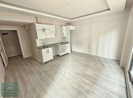 Anadolu Gayrimenkul'den Cumhuriyet Mahallesi Satılık Geniş 1+1