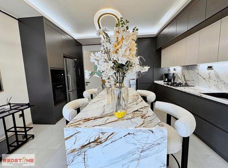 Redstone İdol Gayrimenkul'den Satılık 3,5+1 Daire