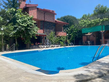 Maşukiye’de 993 M2 Arsa İçinde Satılık İki Müstakil Villa