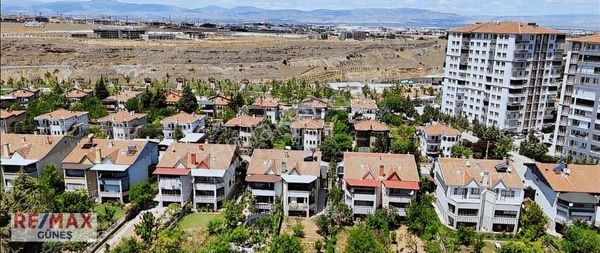 Yakınca Mah Bitişik Nizam Müstakil Bahçeli Dublex Satılık Villa