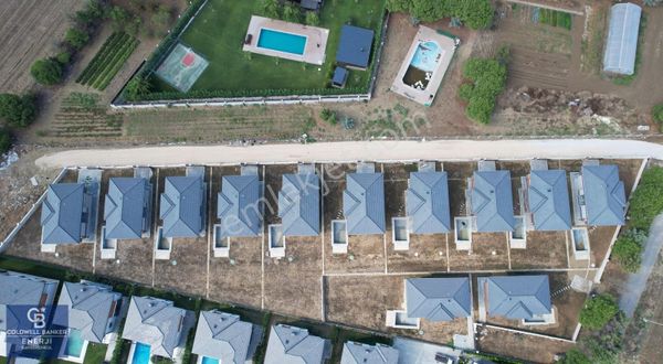 Silivri Kavaklı Satılık 4+1 Villa Müstakil Havuzlu