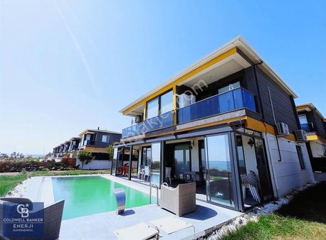 Tekirdağ Yenice'de Denize Sıfır 4+1 Satılık Dubleks Villa
