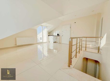 Tokgöz'den Merkezi Konum Cadde Üzeri 4yıllık Geniş Dubleks Daire