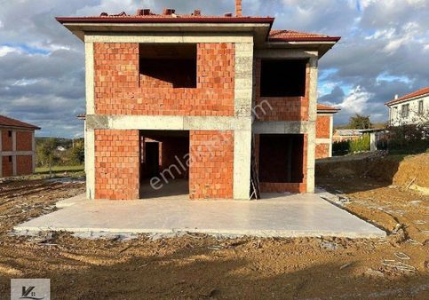 Sakarya Kaynarca Arifağa Sitede 795 M2 Arsa İçinde 4+1 160 M2 Villa 45 M2 Verandalı