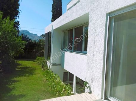 Turgutreis Bahçelievler Denize Yakın Konumda Lüks 5+2 Villa