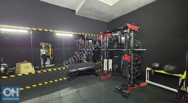 Kemerburgaz'da Ana Cadde Üzerinde Satılık Depolu Dükkan