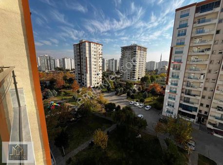 Luna Park Arkası Merkezi Konumda 4+1 Satılık Daire