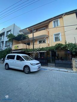 Turyap'tan Gaziemir Sarnıç'ta Satılık Üç Katlı Bina