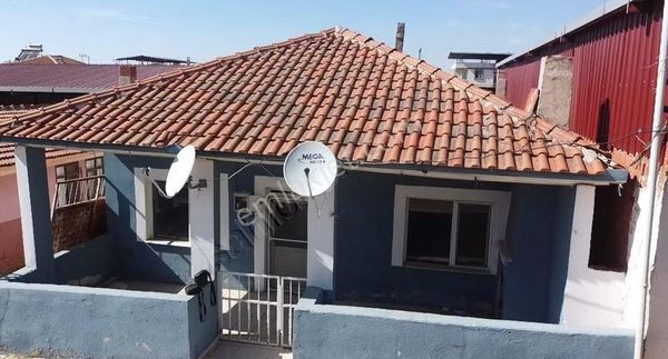 Mersinli Mahallesinde Arsa İçerisinde Ev