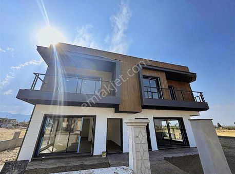 Doğa Ve Şehir Manzaralı 3 Katlı Trıblex Satılık İkiz Villa...