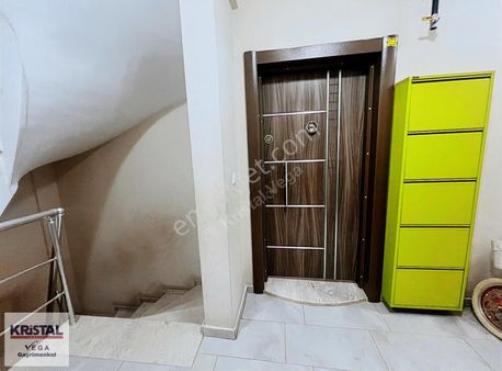 Bayraklı'da Yeni Binada Merkezi Konum 2+1 Satılık Daire