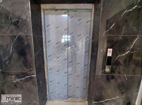 Ilıca Mahallesinde 2+1 Arakat Asansörlü Havuzlu Sıfır Daire