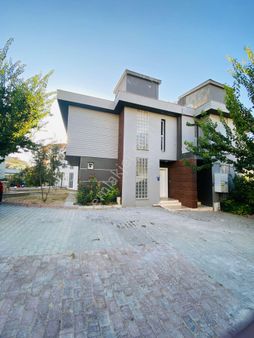 Tire Doğuş Emlaktan Butik Sitede Kiralık Villa