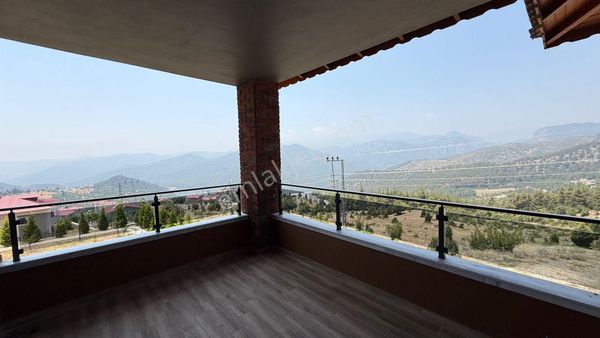 Toroslar Yeniköy'de Satılık Bahçeli 4+1 Villa