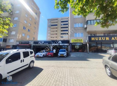 Binevler Turyaptan İzzet Begoviç Parkı Karşısında Satılık İşyeri