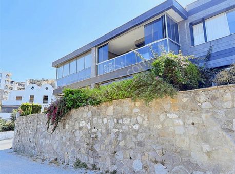 Turgutreis Karabağ'da Havuzlu Sitede , Deniz Manzaralı Daire