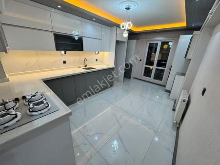 Fevzi Çakmakta 3+1 Cadde Üzerinde Full Yapılı 3+1 Dairee!!