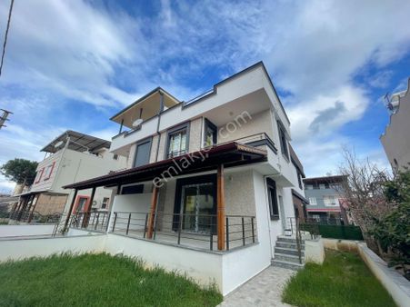 Seferihisar Doğanbey'de Satılık Ferah Konum Denize Çok Yakın 3+1 Lüks Villa