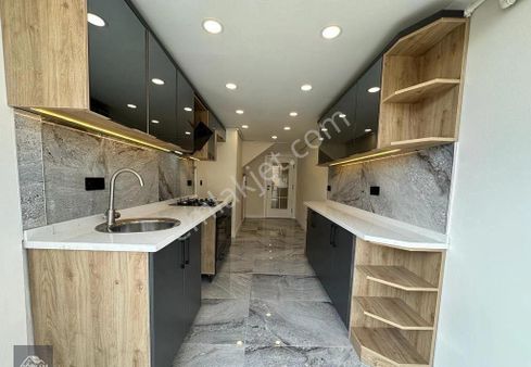 Görkem'den 4+1+2banyolu 170 M2 Mantolamalı Bağımsız Kombili Ultra Lüx Cadde Paralelinde