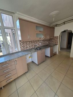 "gündoğdu Mahallesi Merkezi Konumda 1. Kat 2+1 Daire"