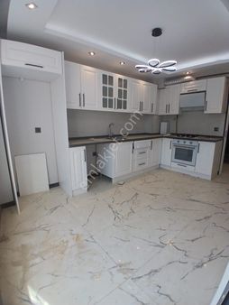 Çamlıcada Karanfillerde Satılık Özel Garajlı 2+1 Daire