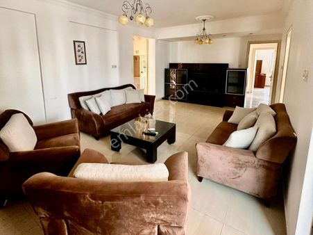 Lefkoşa Gönyeli'de Duraklara Yakın Kiralık 3+1 Daire !!