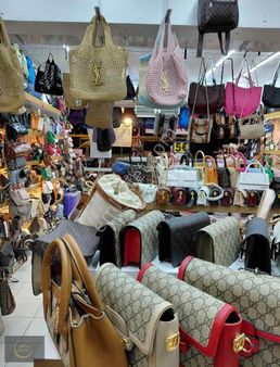 Kumköyde Sahil-otel Bölgesinde Devren Satılık Çanta Mağazası