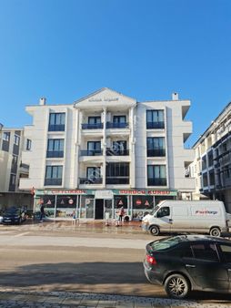 Yalova Çiftlikköy Ana Cadde Üzeri Satılık (3+1) Daire