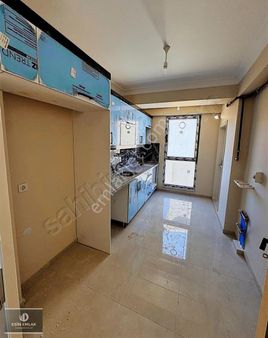 Cumhuriyet Mah Balkonlu Metro'ya Yakın Temiz Arakat 2+1 Daire