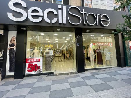 Mevsim Gayrimenkulden Vali Fahribey Caddesi Satılık 4 Kat Dükkan