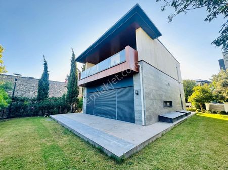 Bodrum Akyarlar'da Denize Sıfır Site İçinde 5+2 Satılık Villa