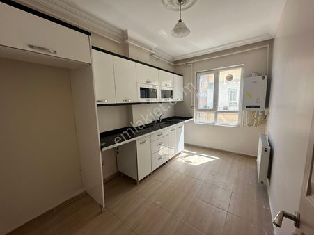 Akev Gayrimenkul`den Bahçelievlerde Kiralık 2+1 Daire