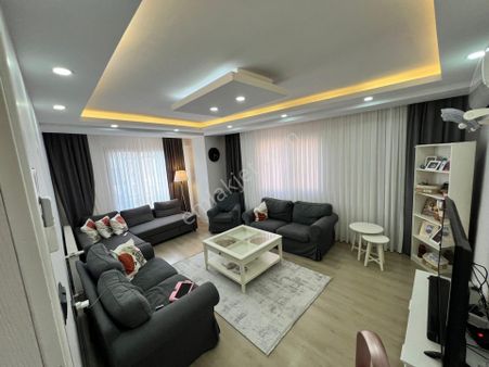 Buca İnönü Mah.de 2+1 110m2 Dgazlı Ayrı Mutfak Havadar Ferah Ana Yol Üzeri Satılık Daire