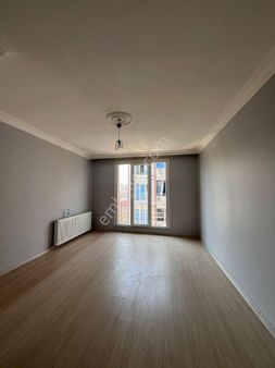 Pınar Mahallesi'nde Meydana Yakın Asansörlü