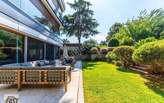 Suadiye Sahilde Yalı Parselinde Çok Özel Bahçe Katı