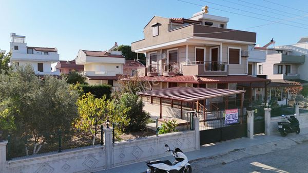 İzmir Dikili Salileraltı Gülkent Sitesinde Satılık 4+1 Villa
