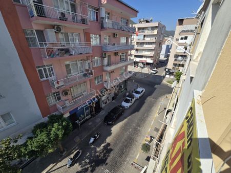 Balçova Akbank Yanı, Asansörlü, Köşe 3.kat, 3+1 Arakat Kiralık Daire