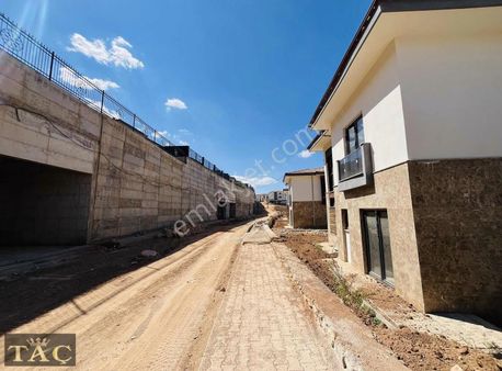 Taç Gayrimenkulden Gedikte Site İçerisinde Manzaralı Villa