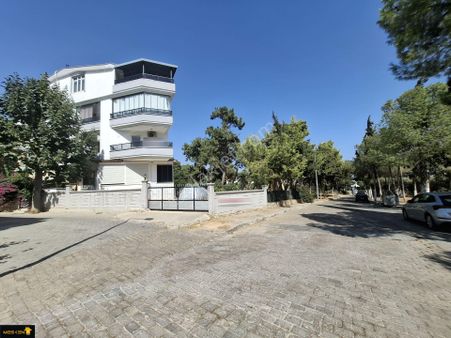 Didim Çamlık Mah.'de , Altınkum Plajına 200 Metre , Mükemmel Konum,ön Cephe 2+1 Daire