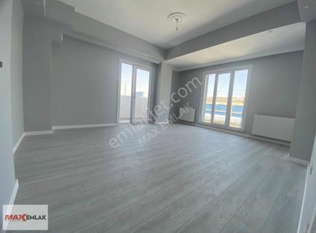 Max Emrak Sırasöğütler Mamara Dibide 2+1 95 M² Satılık Ara Kat