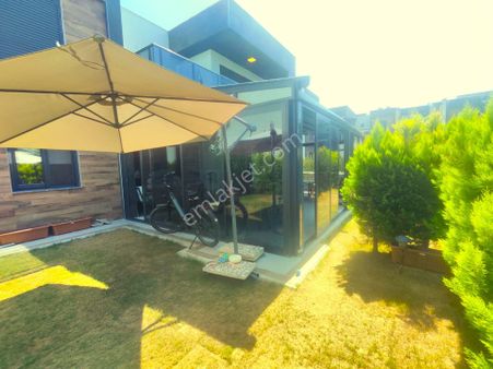 4 Tarafı Bahçeli 3 Havuzlu, Denize Yakın, Dubleks Villa