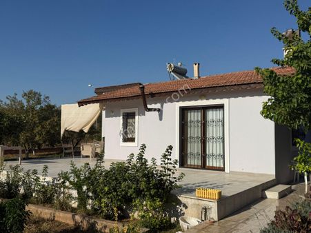 İzmir Menderes'te 1900 M2 Arazi İçinde 2+1 Müstakil Ev