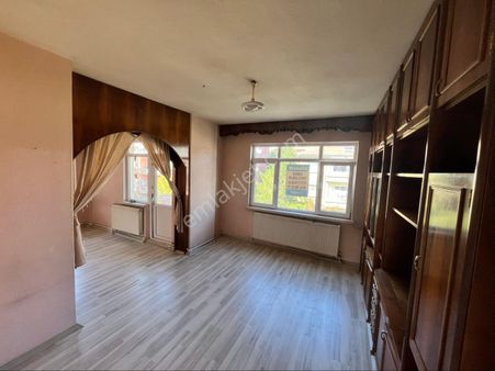 Kırker'den Cumhuriyet Mh. 3+1 Kiralık Bakımlı Fırsat Daire !