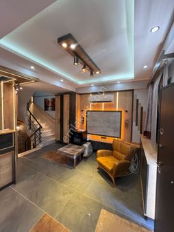 Didim Hisar Mah. Havuzlu Site İçerisinde 3+1 Ful Eşyalı 3 Katlı Trıplex Villamız Satılıktır