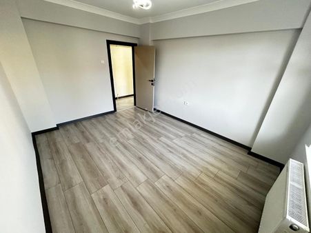 Fatih Ulubatlı Hasan Mh 3+1 Lüks Yapılı Ara Katta Bağımsız Daire