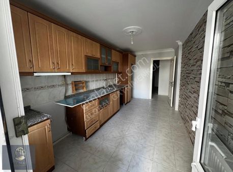 Çorlu Esentepe Mahallesi M.kemal Sitesi Arakat 3+1 165 M²